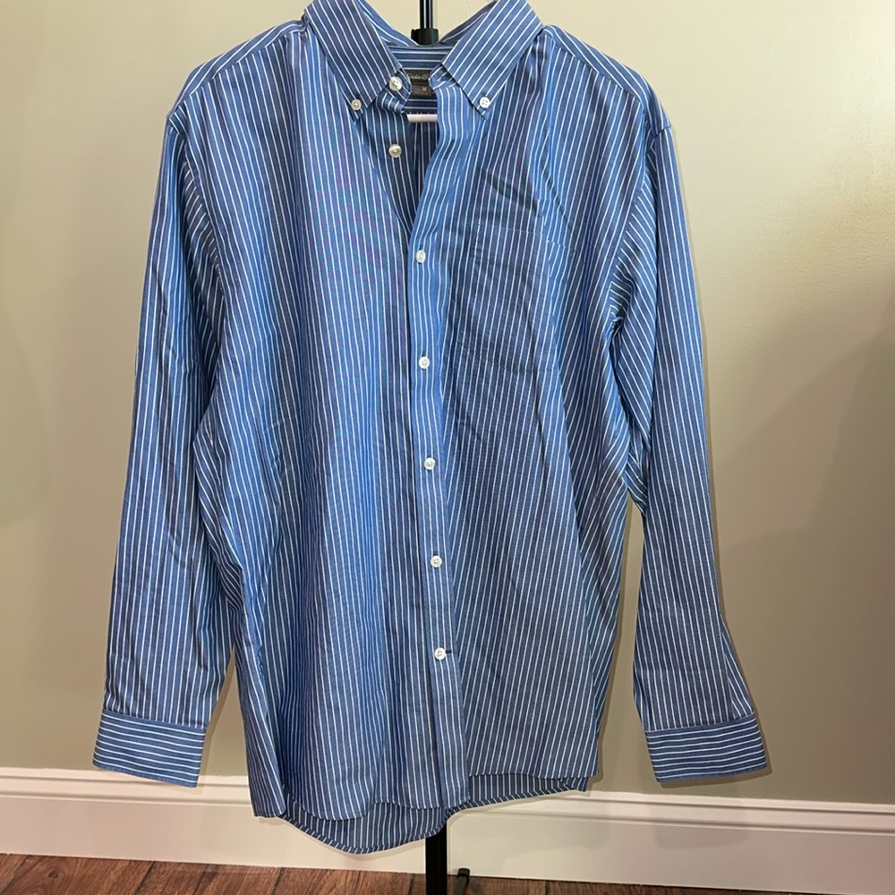 Wrinkle free relaxed fit men’s button down